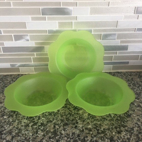 Flower Shape Plastic Bowls Set of 3 - Picture 2 of 7